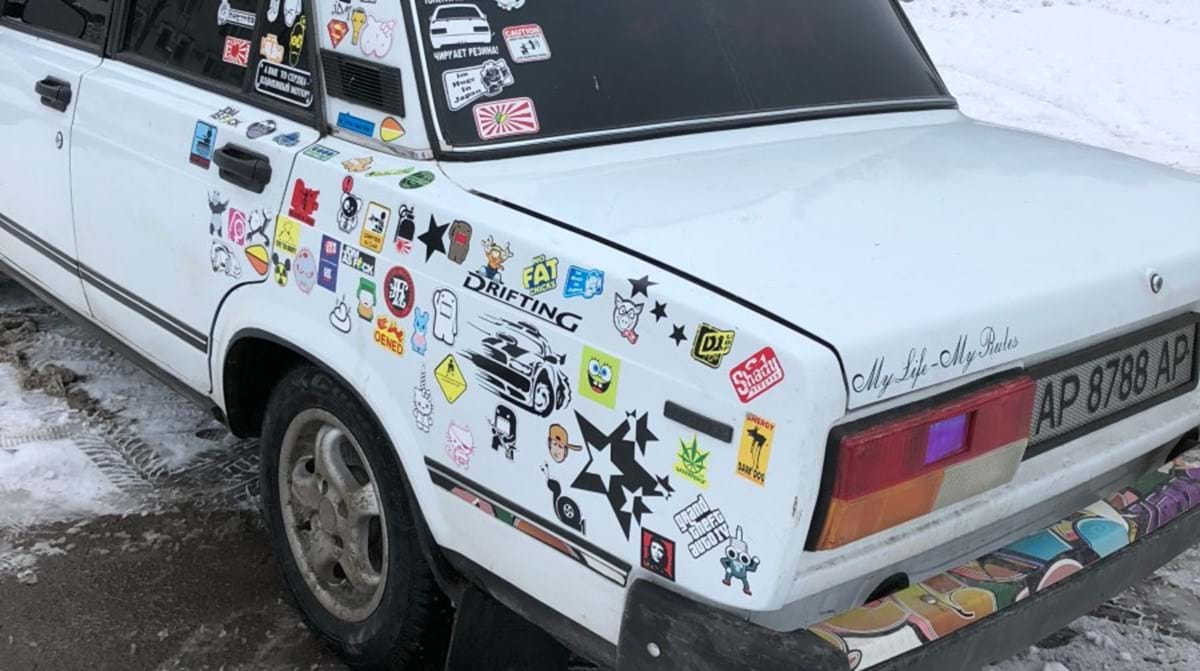 不干膠貼紙會損壞車漆嗎？