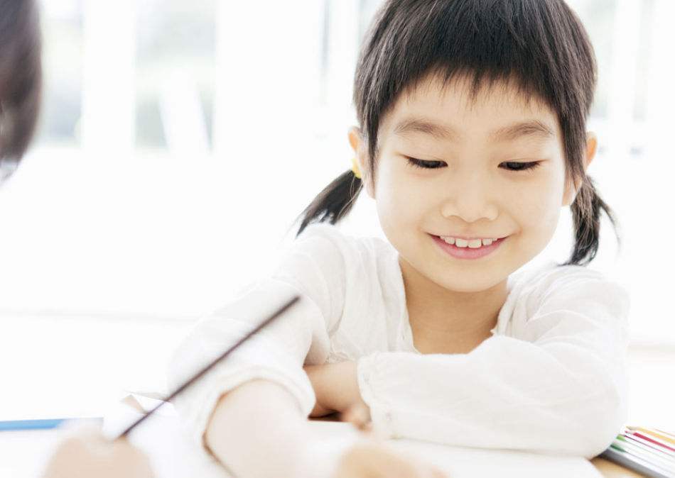 老師獎(jiǎng)勵(lì)貼紙給到孩子，會(huì)使孩子感到驕傲嗎?